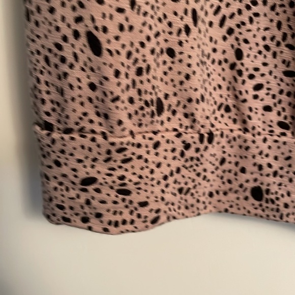 Ann Taylor Loft women’s small top. Banded waistband. Button back. - Picture 6 of 6